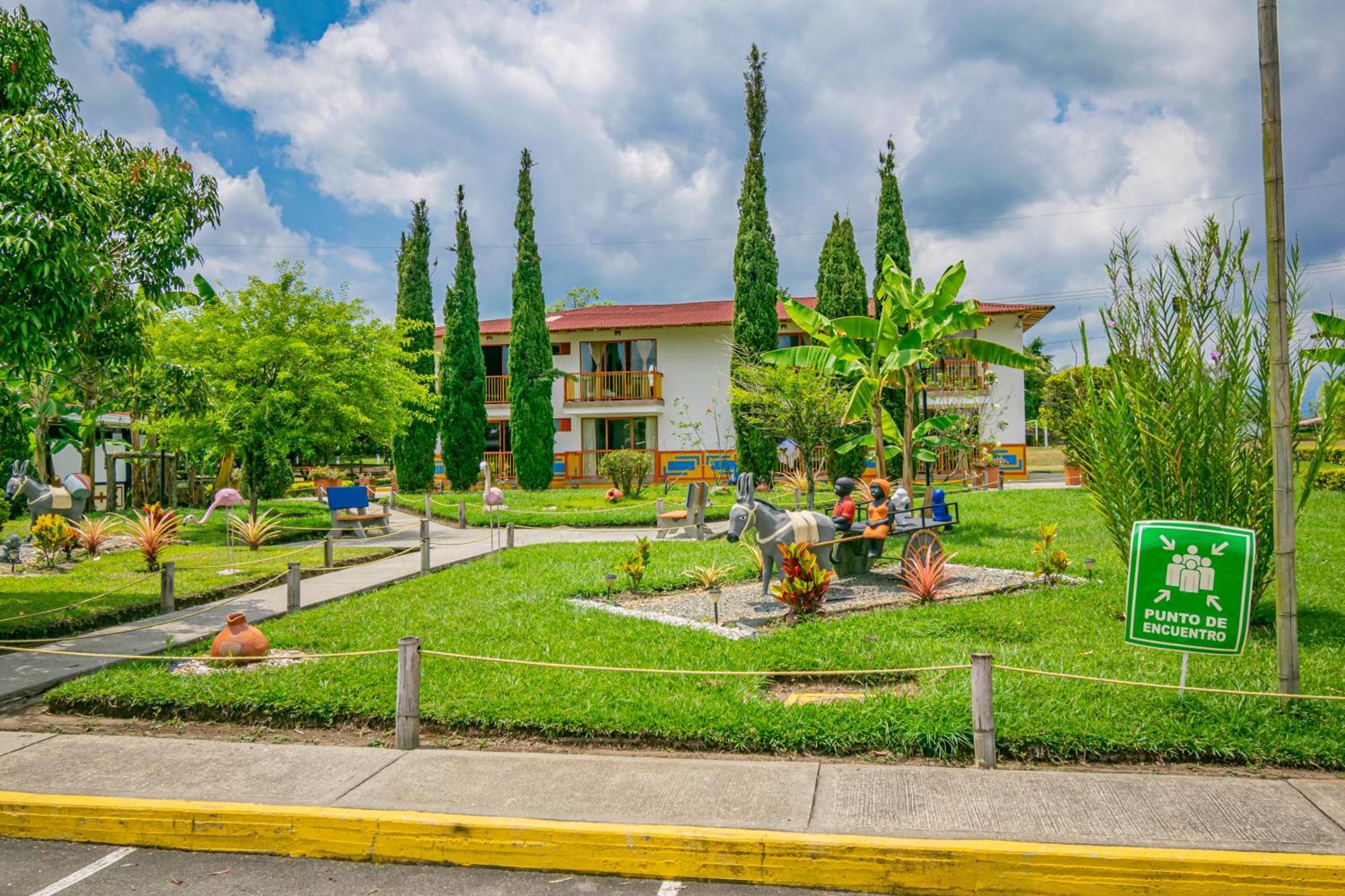 Hotel Campestre La Aldea Montenegro Bagian luar foto